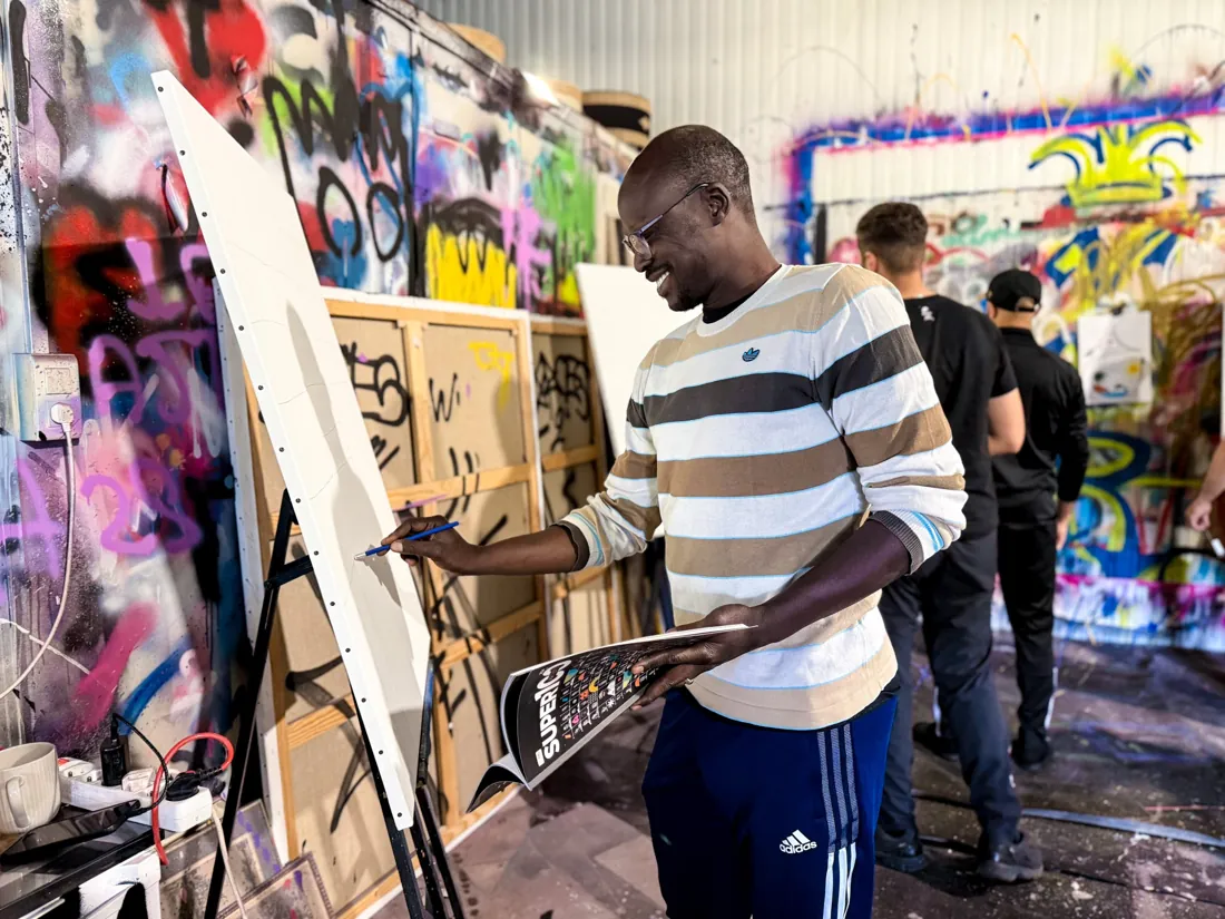 Grande toile collaborative en cours de création